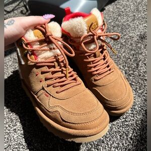 Women’s Highland Hi Heritage UGG sneaker